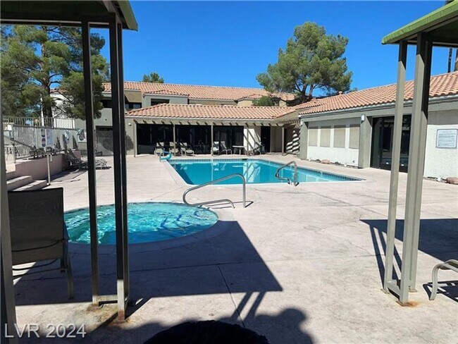 Building Photo - Beautiful South Shores Gated Community. 1st Floor unit. 2 beds. 2 baths.