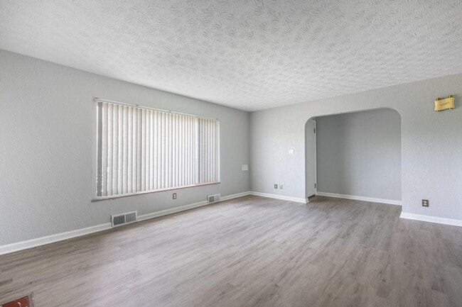 Building Photo - Beautiful Duplex