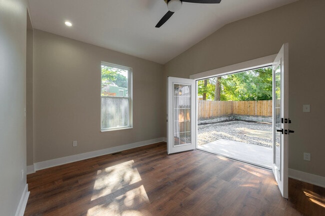 Building Photo - 513 Pershing Ave