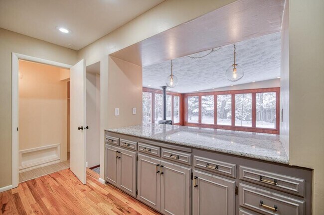 Building Photo - 225 E 25th St