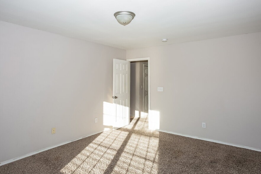 Building Photo - 6545 Ziegler Ln