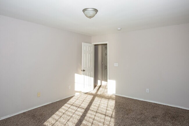 Building Photo - 6545 Ziegler Ln