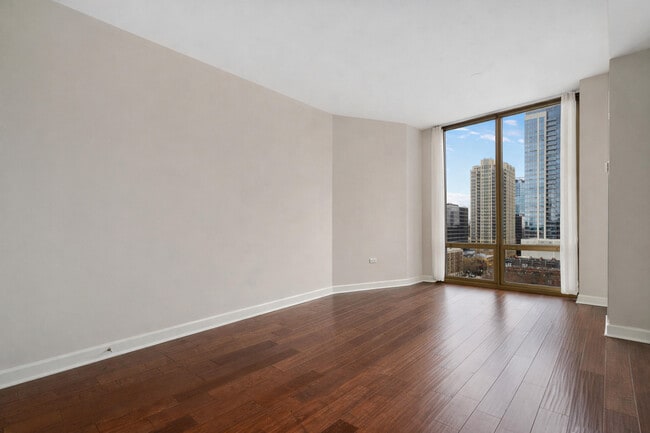 Building Photo - 1335 S Prairie Ave