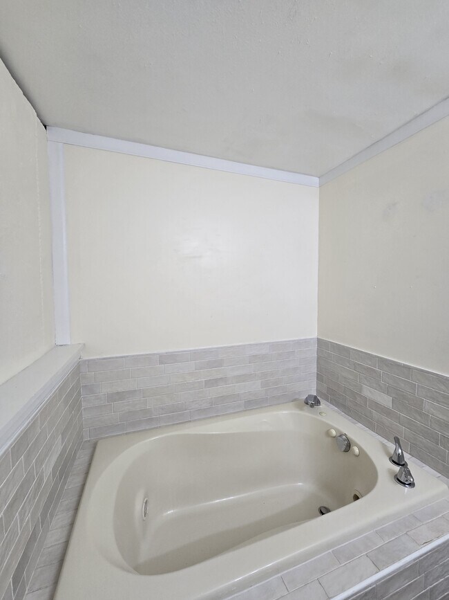 Building Photo - 5223 S Mosley St