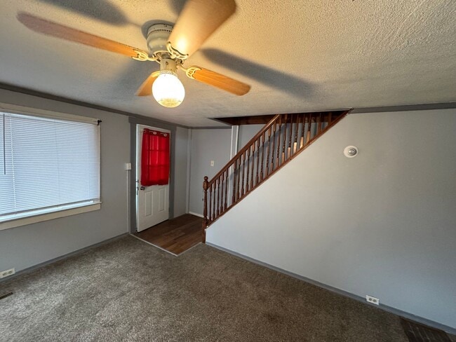 Building Photo - 2 bed 1 bath