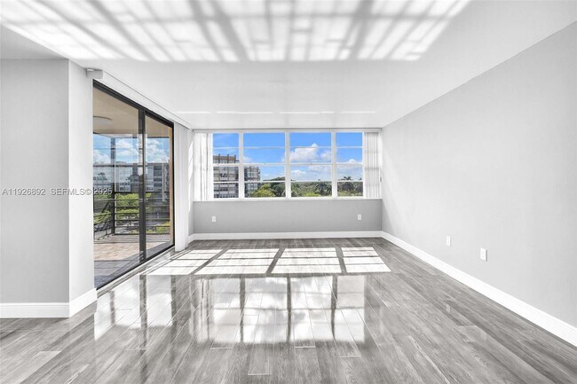 Building Photo - 1000 St Charles Pl