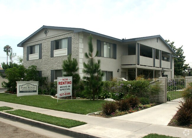 Primary Photo - Park Royal Apartments