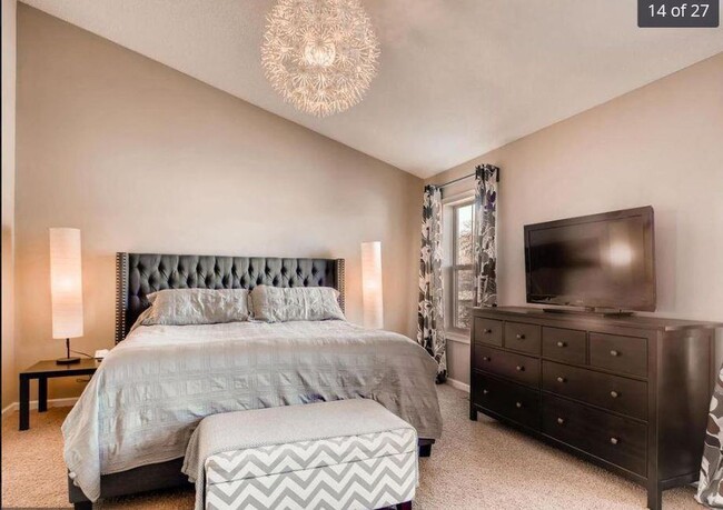 Building Photo - AMAZING! 4 BED/4 BATH TOWNHOUSE IN MAPLE G...