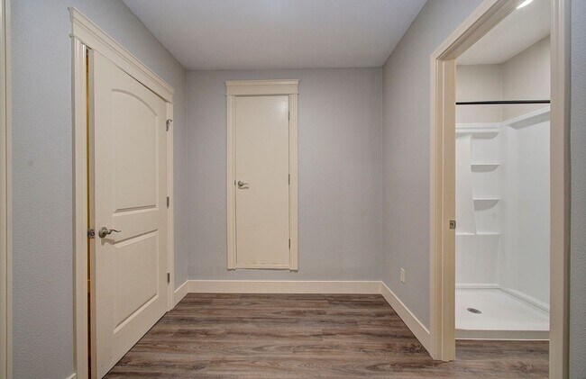 Building Photo - Beautiful 2 Story Town Home - Riverview Terrace Washougal!
