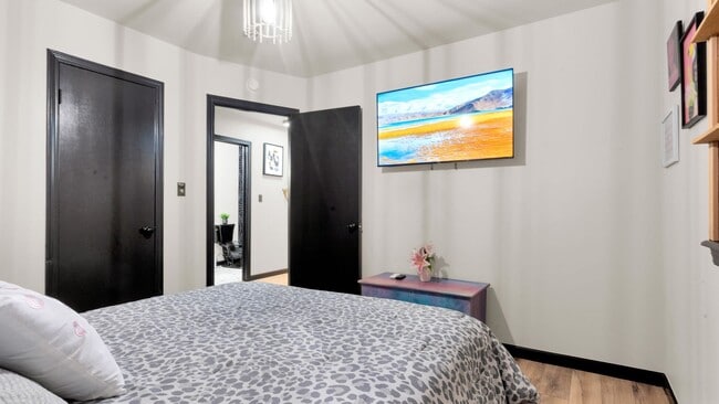 Building Photo - Fully furnished 3/2 Ardmore Highly Desired Neighborhood in ARDMORE