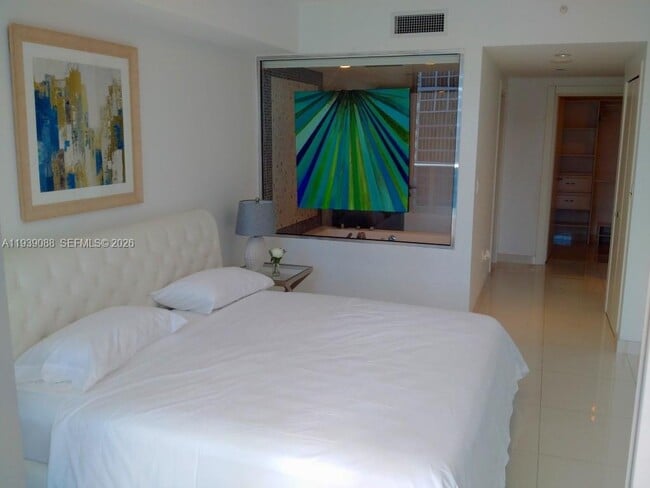 Building Photo - 200 Biscayne Blvd Way