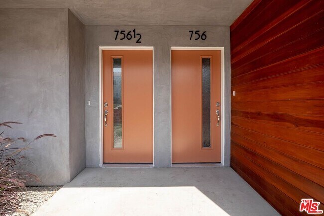Building Photo - 756 N Ridgewood Pl