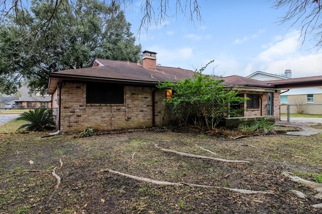 Building Photo - 353 Dawn Hill Dr
