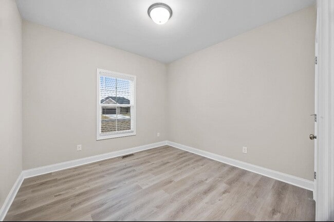 Building Photo - 1112 Andover Dr