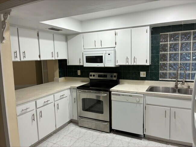 Building Photo - 10314 Chadbourne Dr