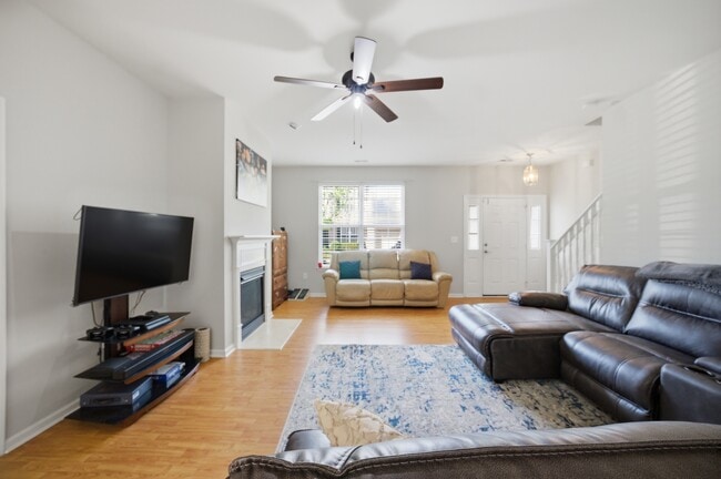 Building Photo - 5325 Brinsley Ln