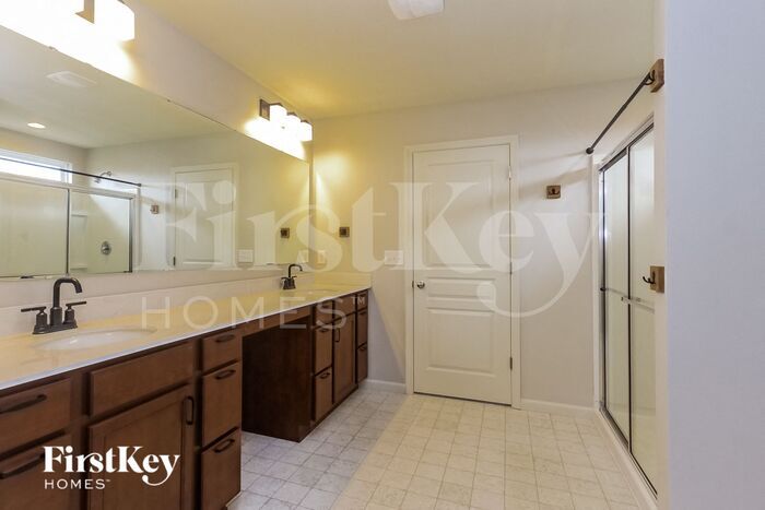 Building Photo - 15445 Eastpark Cir W