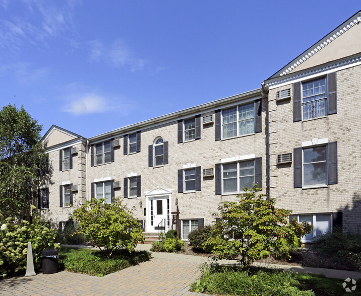 Primary Photo - Coventry Square Apartments