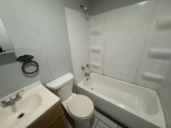 Building Photo - 905 Southmoor-