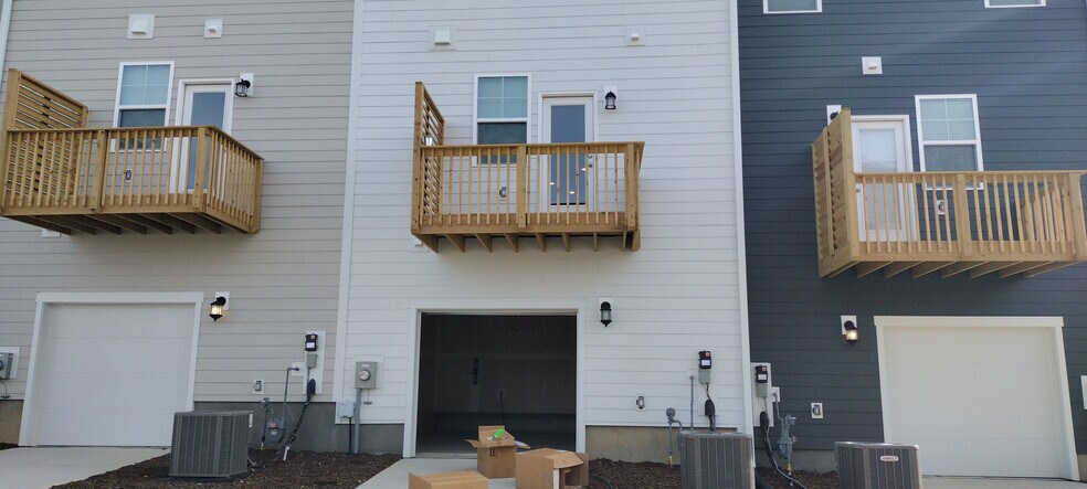 Building Photo - Room in Townhome on Kipp Ln