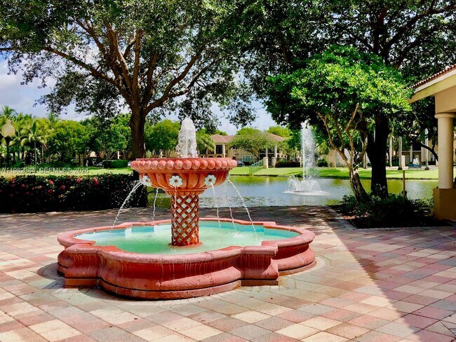 Building Photo - 2557 Centergate Dr