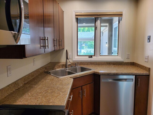 Building Photo - 2333 Cumberland Ct