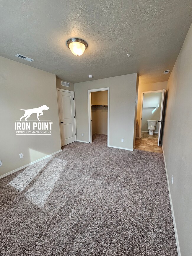 Building Photo - SC5700