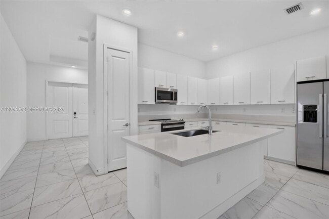 Building Photo - 4574 SW 173rd Ave