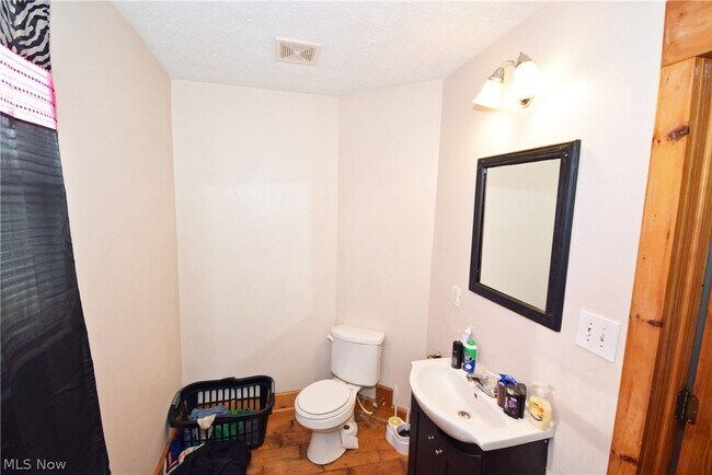 Building Photo - 668 Sumner St