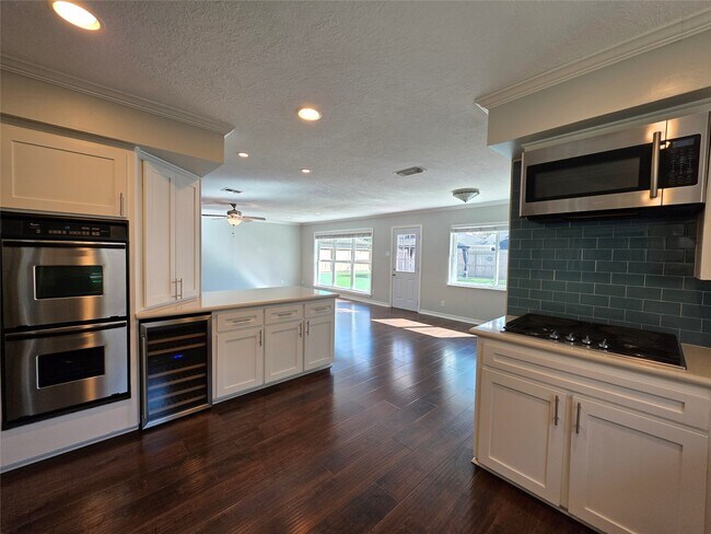 Building Photo - 11219 Valley Spring Dr