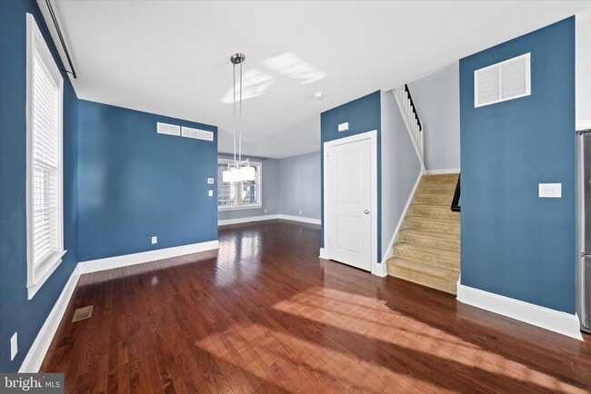 Building Photo - 519 Wheelmen St