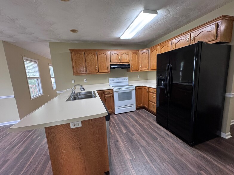 Building Photo - 204 Boone Dr