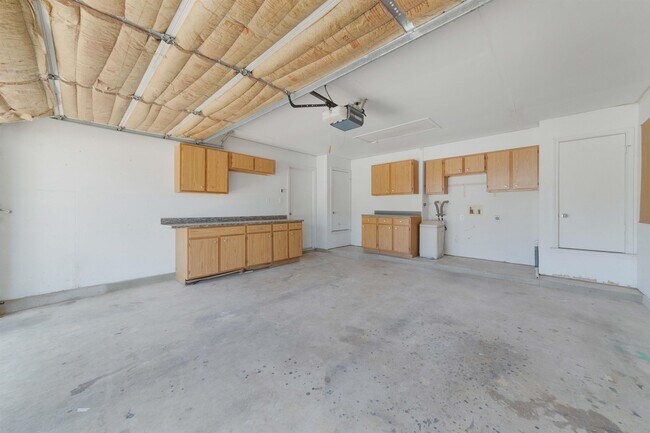 Building Photo - 1901 Hollow Tree Blvd