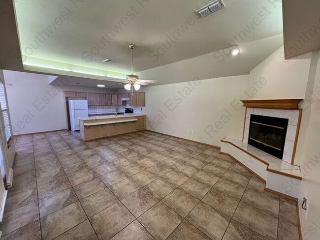 Building Photo - Beautiful 2 Bedroom 2 Bathroom Home- Colon...