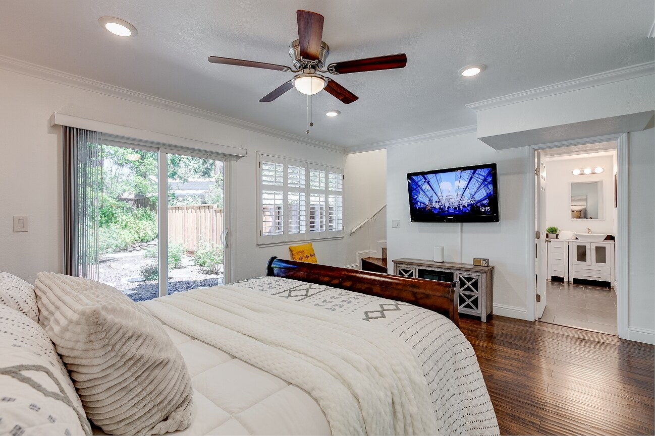 Building Photo - 3047 Montevideo Dr