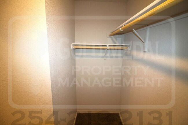 Building Photo - 1704 Cedrus Dr