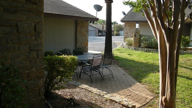 Building Photo - 100 Bay Point Dr