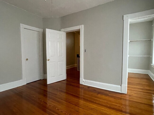 Building Photo - 4 Bedroom Home with Large Yard