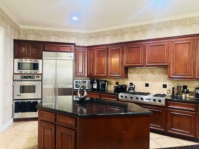 Building Photo - 4114 Fisher Lake Dr