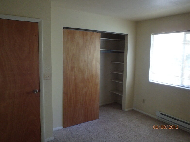 br 3 - 605 W Lake St