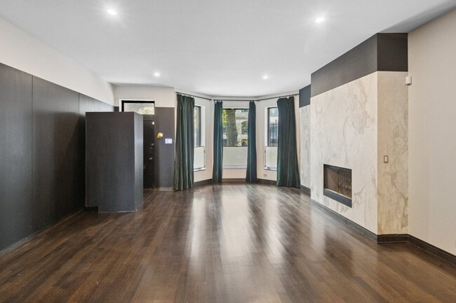 Building Photo - 44 E Cedar St