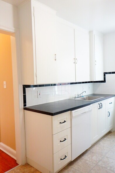 Building Photo - 812 Greenwood Cir