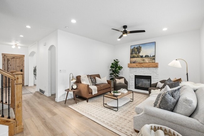 Building Photo - 10789 N La Costa