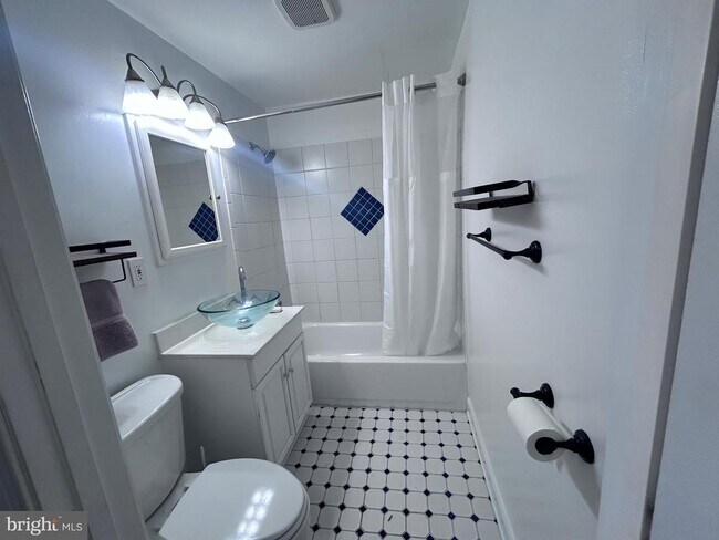 Building Photo - 132 Pinecrest Ln