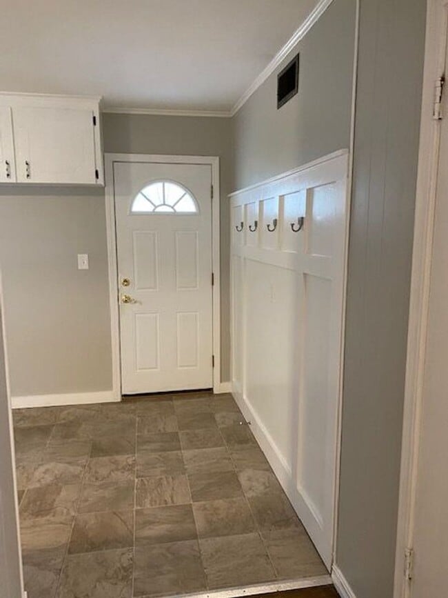 Building Photo - 3 Bed, 2 Bath Corner Lot in Tulsa!