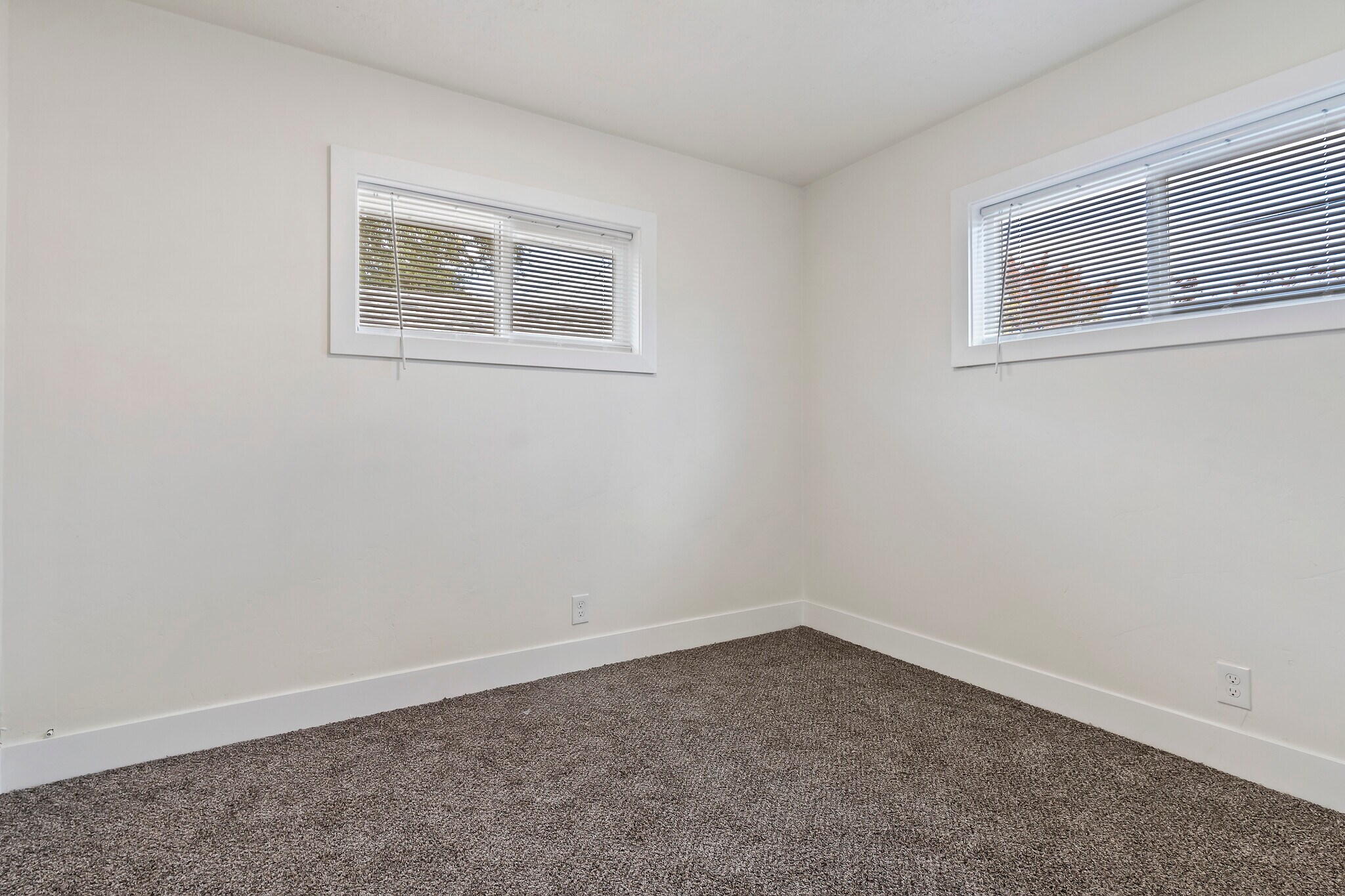 Building Photo - 291 E Garden Ave