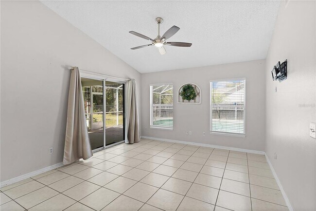 Building Photo - 40045 Palm St