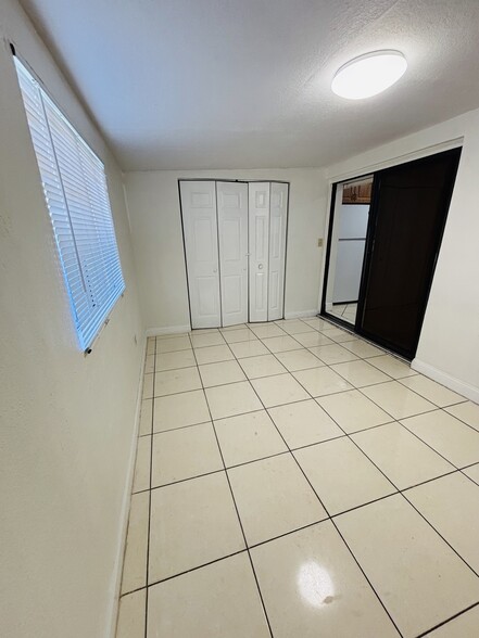 3rd bedroom - 1331 W 51st Pl