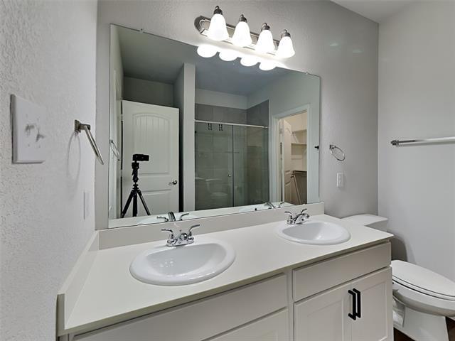 Building Photo - 1548 Woodlake Dr
