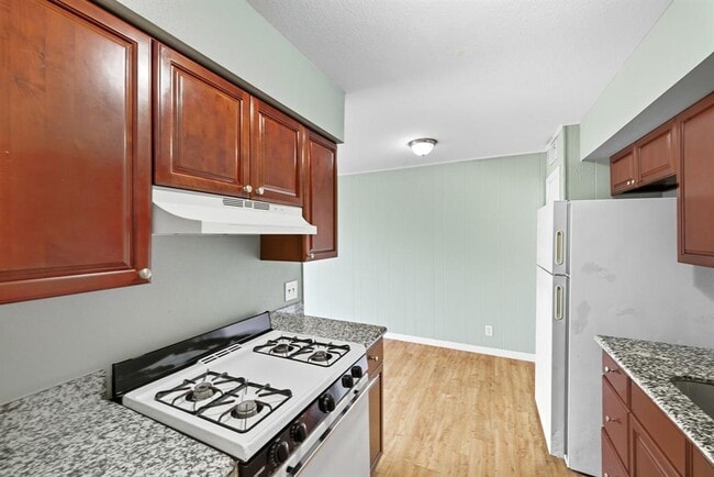 Building Photo - 2206 Mission Hill Dr